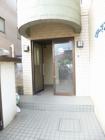 浦安市北栄３丁目の賃貸マンションのエントランス