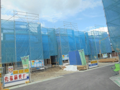 【外観】 | 鴻巣市　神明3丁目　新築分譲住宅　全8棟　４号棟 | ４号棟の場所です。この砂利のところが駐車場になります。