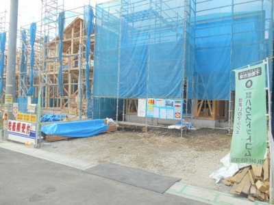 【外観】 | 鴻巣市　神明3丁目　新築分譲住宅　全8棟　４号棟 | ４号棟の場所です。この砂利のところが駐車場になります。