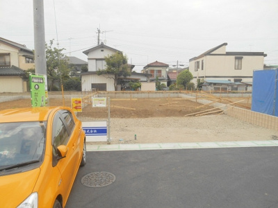 【外観】 | 鴻巣市　神明3丁目　新築分譲住宅　全8棟　４号棟 | ４号棟の場所です。この砂利のところが駐車場になります。