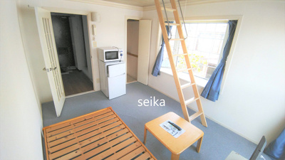 【内装】 | ＲｉｖｅｒＳｉｄｅ | 1階はフローリング、2階以上はカーペットタイプとなります。
出窓は角部屋のみ
ベッドは付いていません。