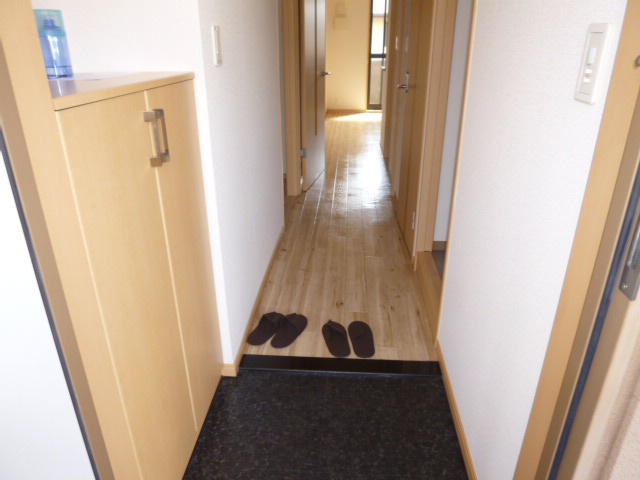 メイプルハイツの玄関