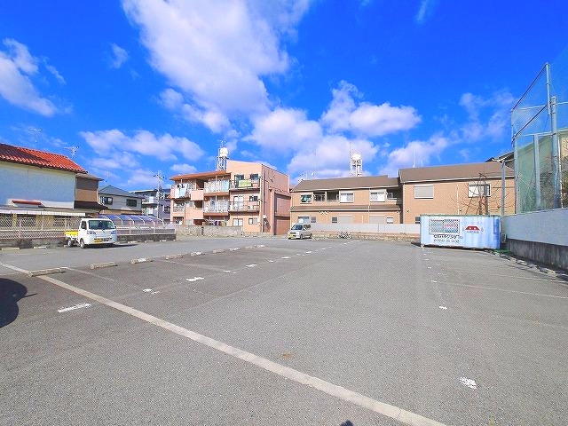 法蓮　E棟の駐車場