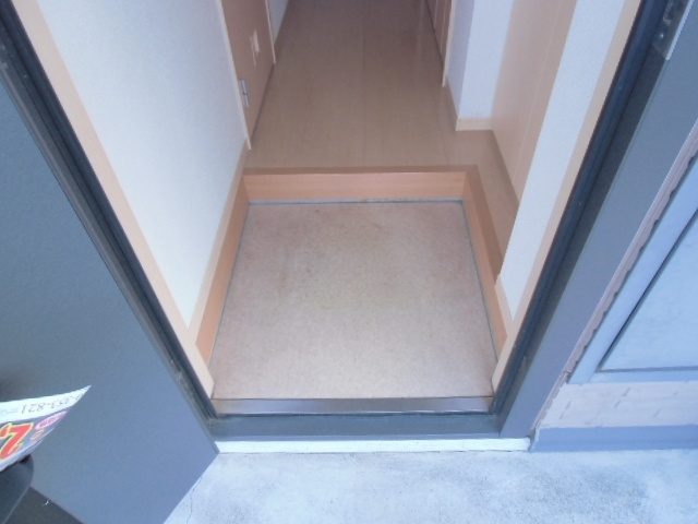 ルミエールＷの玄関