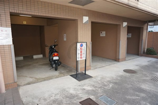 【駐車場】 | 屋根付きです