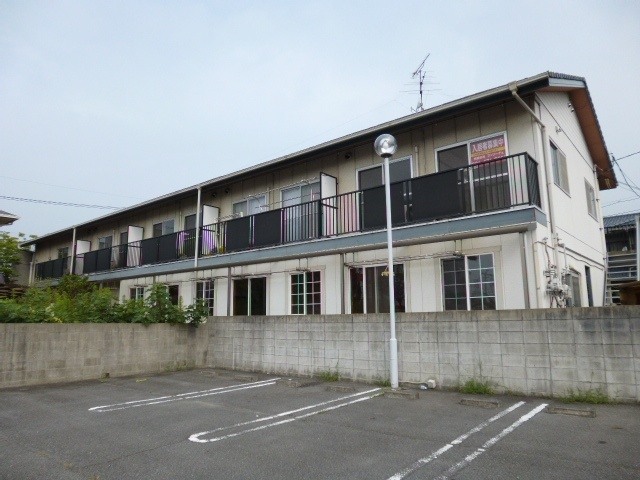 都窪郡早島町早島のアパートの外観