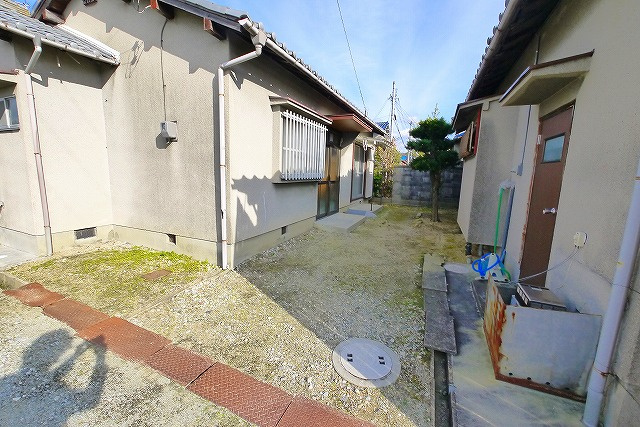 山口貸家の駐車場|敷地内です