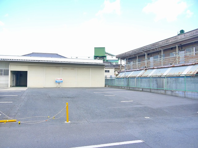 中田事務所・倉庫の駐車場