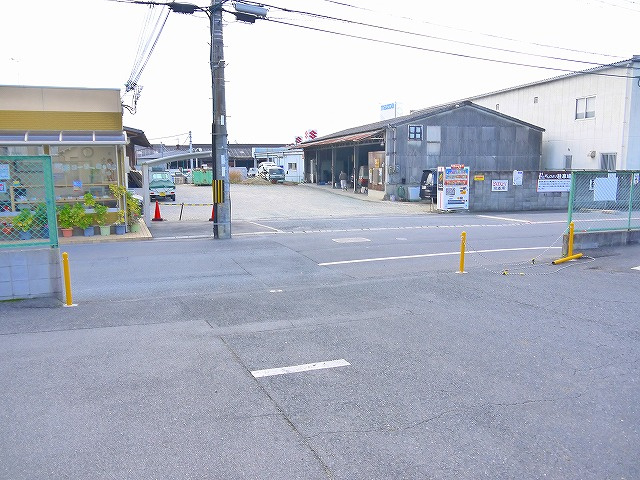 中田事務所・倉庫の駐車場