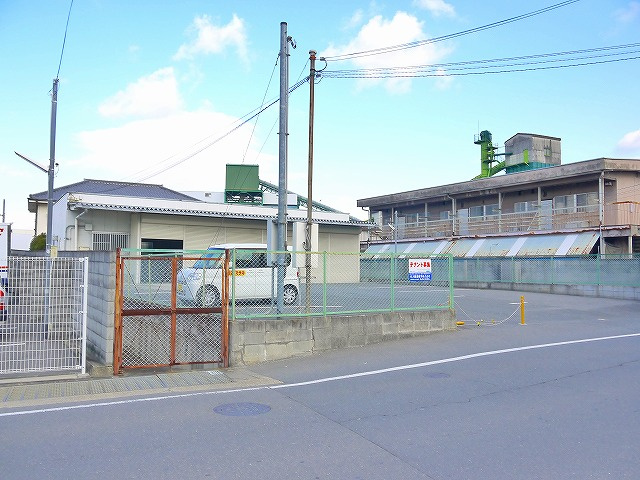 中田事務所・倉庫の駐車場