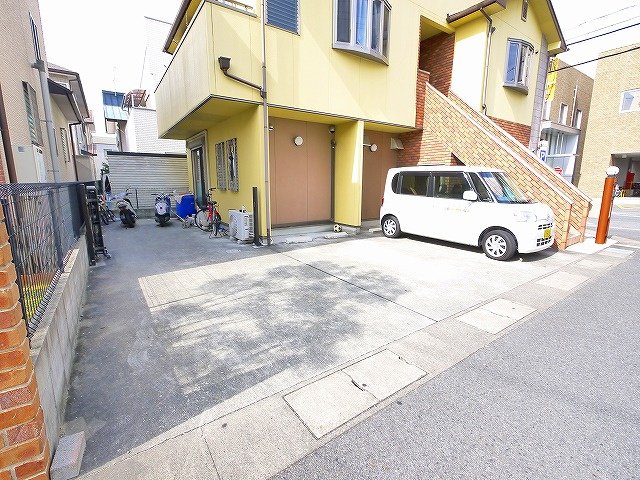 岡本ハイツ（南京終町）の駐車場