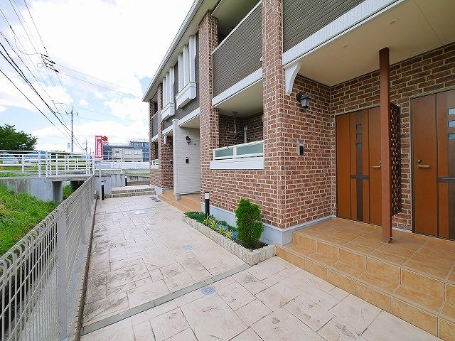 サニーシャトウ　Ｓのその他共用部分|綺麗な玄関前です