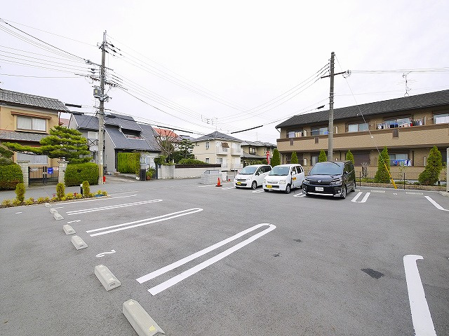 NEWコリーナの駐車場|駐車スペースもあります
