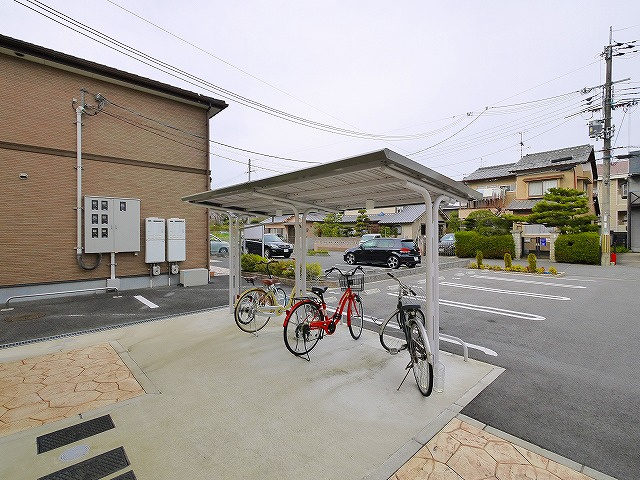 NEWコリーナのその他共用部分|屋根付きの駐輪場です