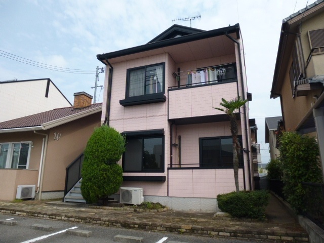 総社市三輪のアパートの外観