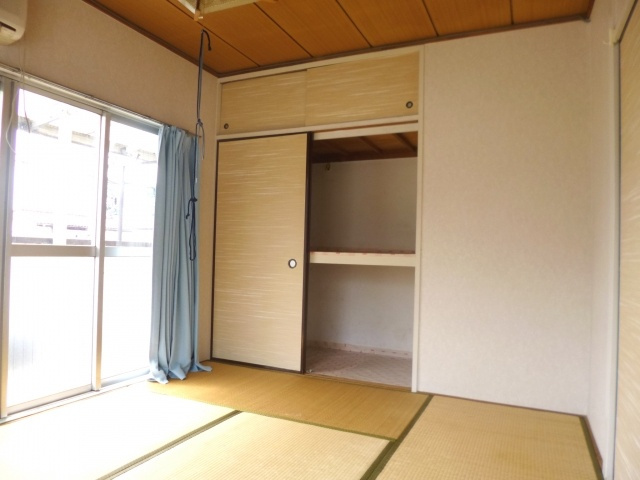 栄ハイツの収納