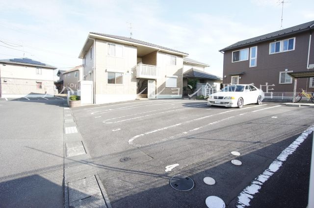 クローバーの駐車場