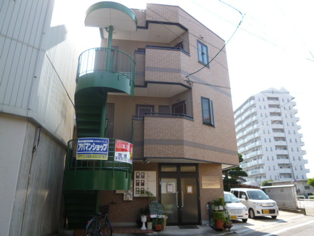 倉敷市老松町２丁目のアパートの外観