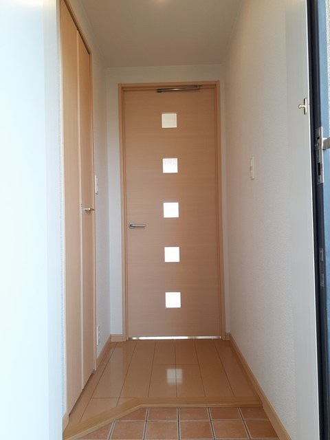 サンハウス志家の玄関