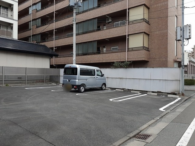 サンハウス志家の駐車場