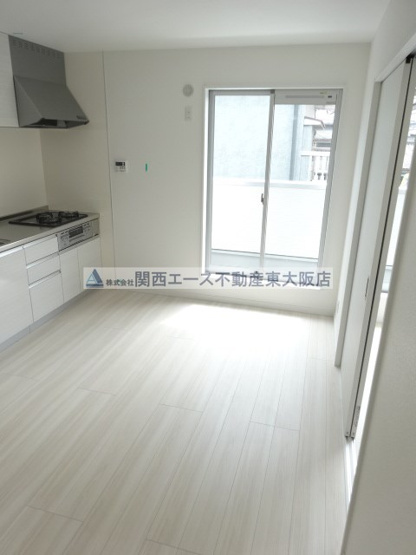【居間・リビング】 | シンフォニーレジデンス若江│【仲介手数料無料窓口です】2014年10月新築物件！