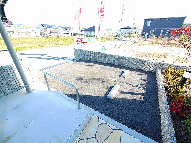 シャトーヒルズ　北館の駐車場