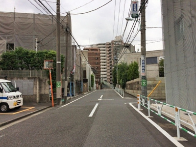 【周辺】 | エーデルハウス(渋谷賃貸一戸建て) | 前面道路
