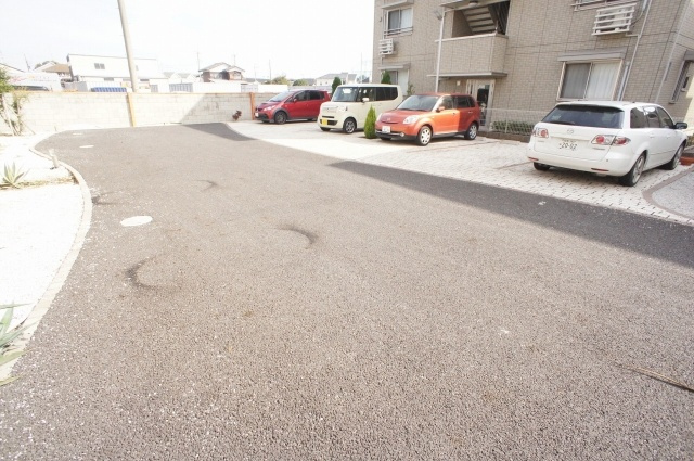 ジンハウスＢの駐車場