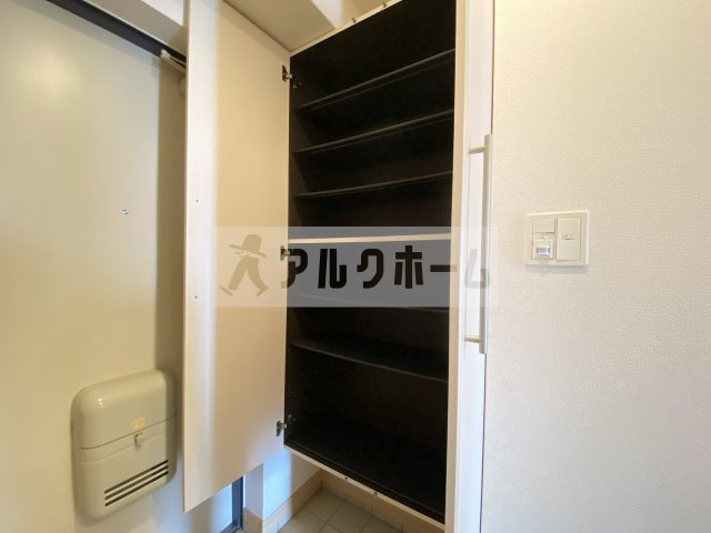 コスモの玄関|コスモ（高安駅）　シューズBO