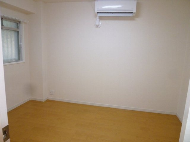 グリーンハイツ輝国の洋室