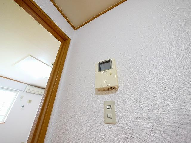 サニーレジデンスBのセキュリティ|モニター付きインターホンが付いているお部屋です。