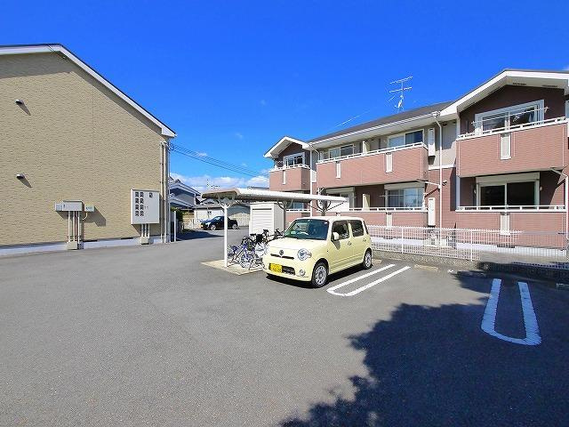 サニーレジデンスBの駐車場|駐車場に車を止められます