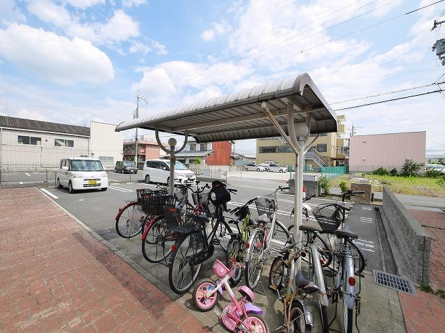フィオーレ（西九条町）のその他共用部分|ゆったりとした駐輪スペース。