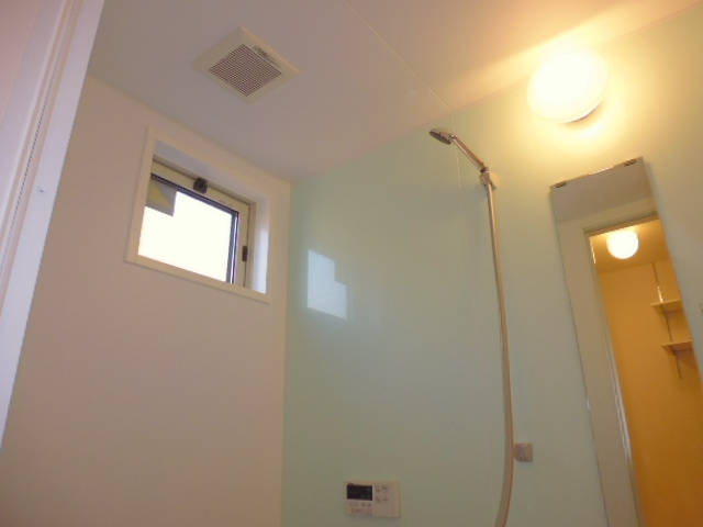 ボヌールの浴室|浴室窓