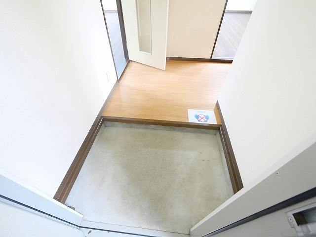 ラポール　Ａ　Ｂの玄関|収納もある玄関です