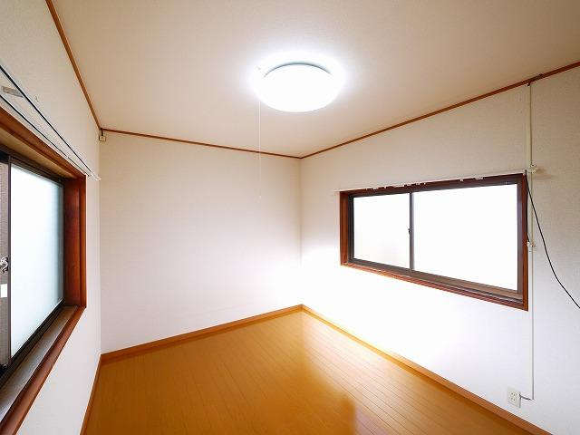 堀内貸家（尼辻南町５－２２）の洋室|広々とした洋室です