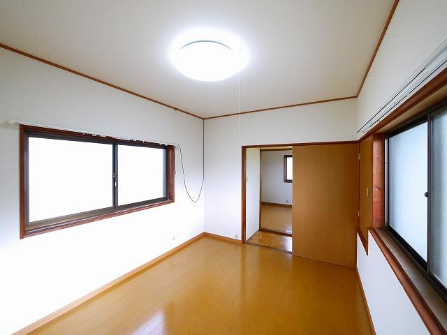 堀内貸家（尼辻南町５－２２）の洋室|使い勝手のいい洋室です