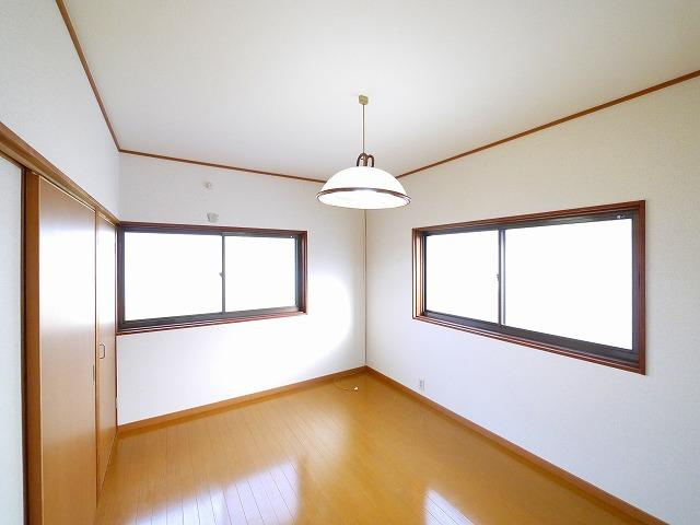堀内貸家（尼辻南町５－２２）の洋室|広々とした洋室です