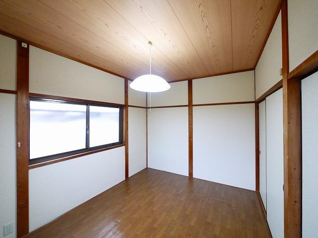 堀内貸家（尼辻南町５－２２）の寝室|落ち着いた色調の寝室です