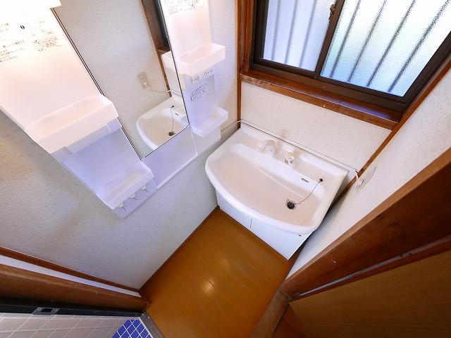 堀内貸家（尼辻南町５－２２）の洗面所|使いやすい洗面所です