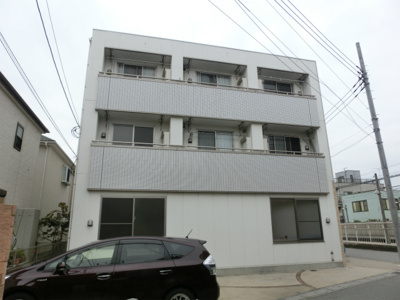 【外観】 | 海神駅前カワイビル | 海神駅前カワイビル　タイル使いの鉄骨造３階建てです