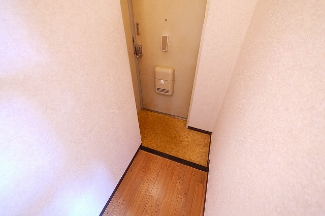 サンハイツ新大宮の玄関