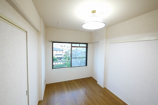 サンハイツ新大宮の洋室