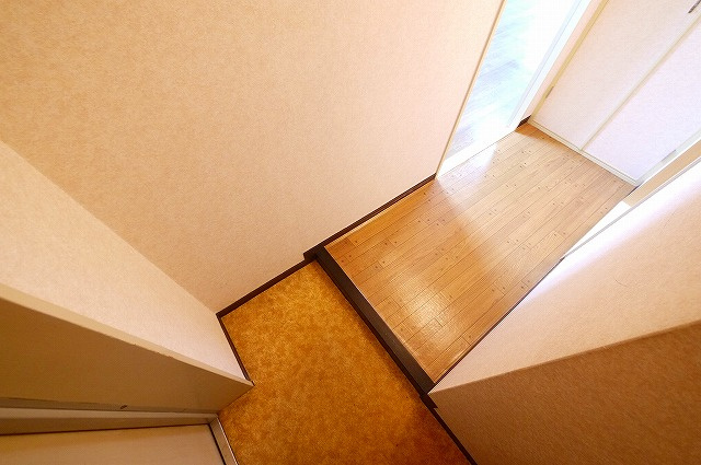 サンハイツ新大宮の玄関