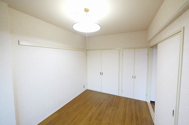 サンハイツ新大宮の洋室