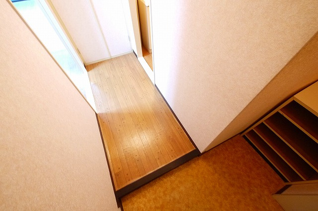 サンハイツ新大宮の玄関