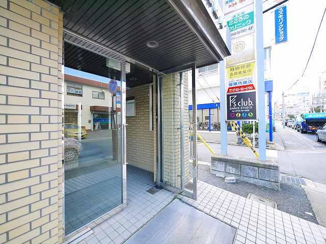 山原二条ビルのエントランス