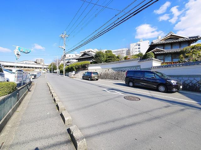 学園前不動産ビルの周辺