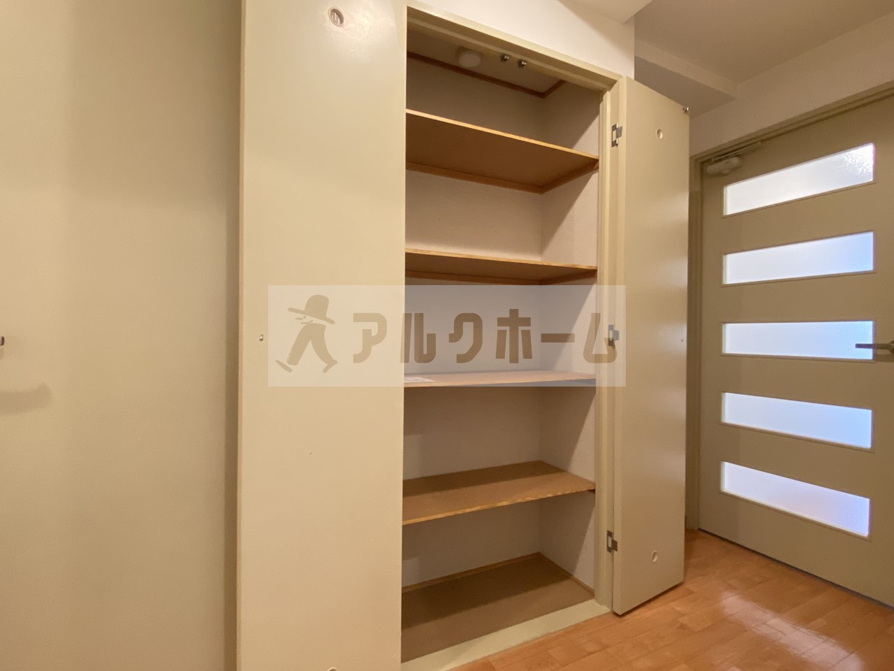 メゾンドゥボヌールの収納|メゾンドゥボヌール　廊下収納