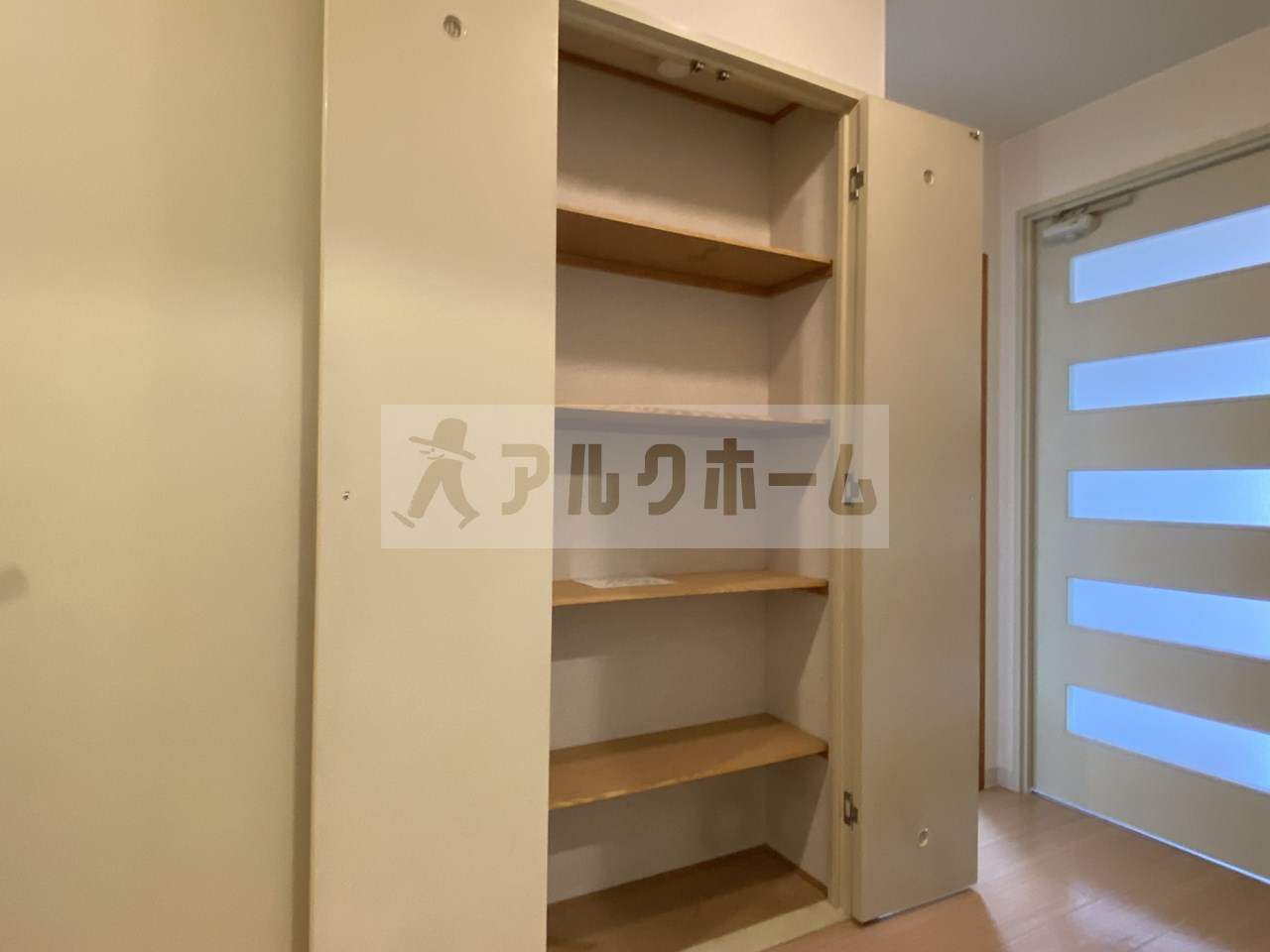 メゾンドゥボヌールの収納|メゾンドゥボヌール　廊下　収納